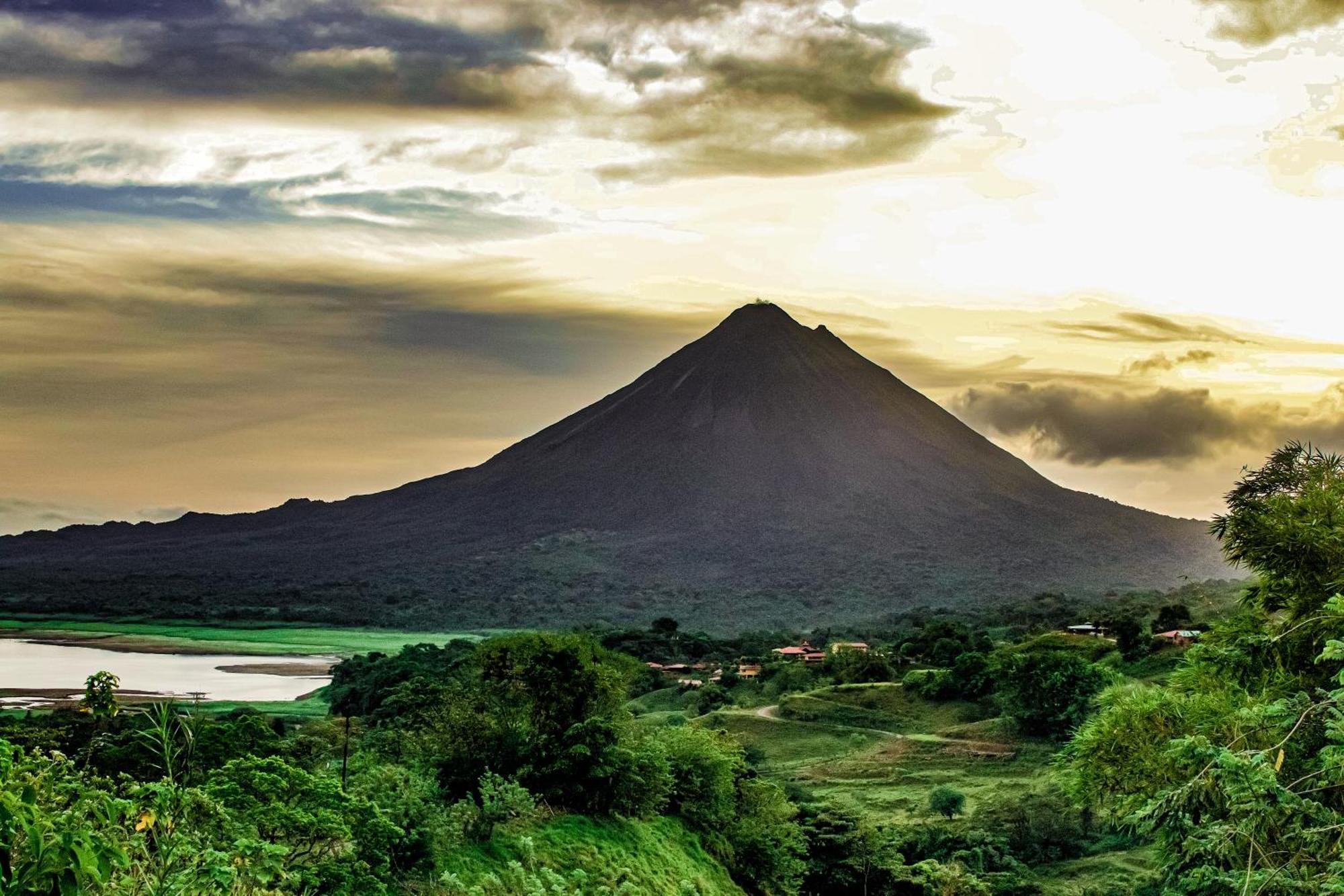 Essence Arenal Spa & Yoga El Castillo المظهر الخارجي الصورة